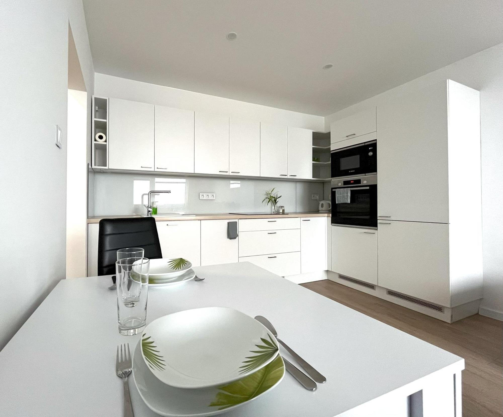Elegant Escape Apartment III - Free Parking, Easy Access To City Center 布拉迪斯拉发 外观 照片